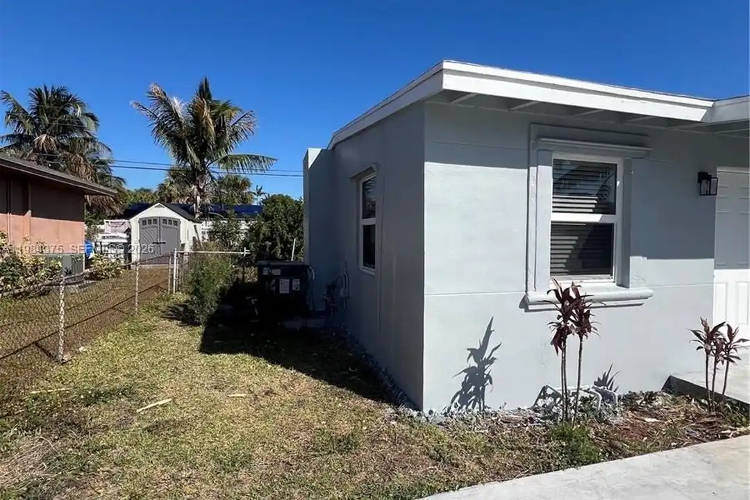 361 NW 16th St - View 2