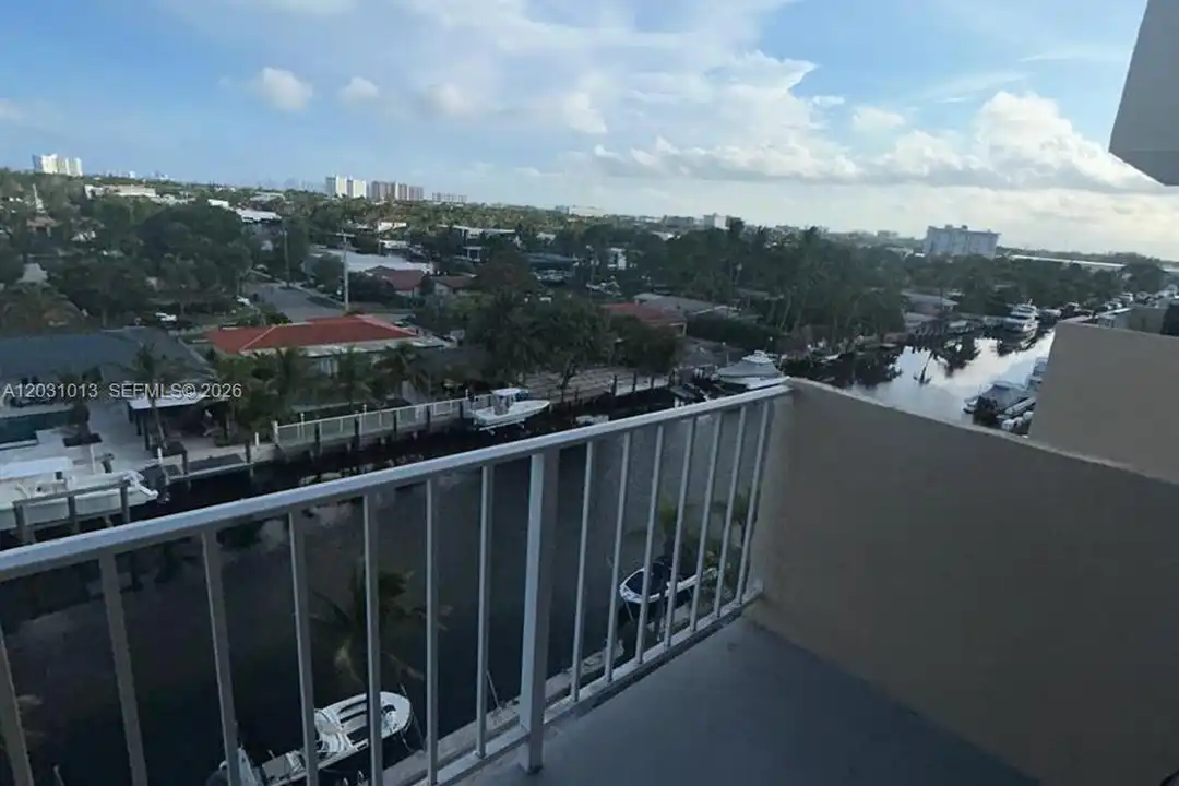 2350 NE 135th St unit 706 - View 4