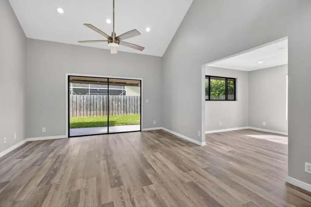 6119 Mullin St - View 6