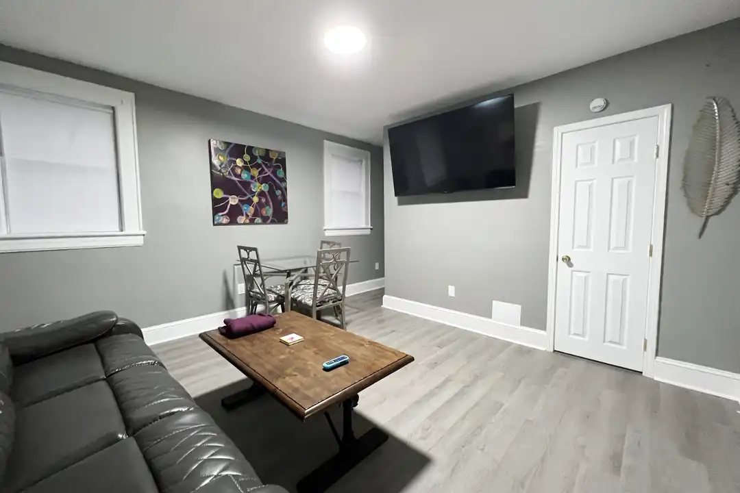 817 Ferdinand Ave SW unit 3 – photo 1