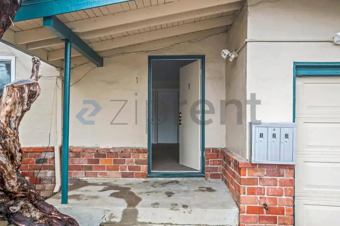 Apartment in Concord - View 3