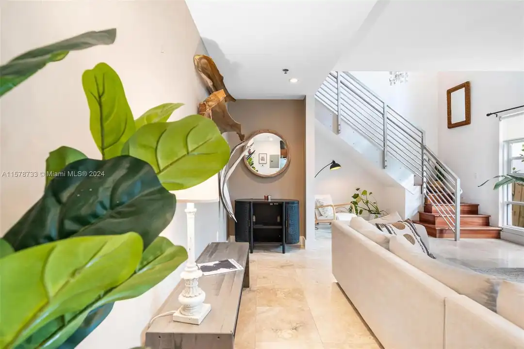 1545 Jefferson Ave - View 2