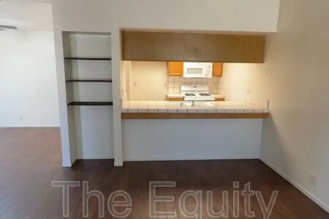 4316 W Douglas Ave - View 5