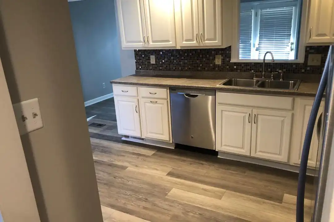 306 Gerrie Dr - View 2
