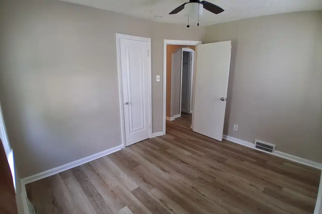 19176 Grandville Ave – další