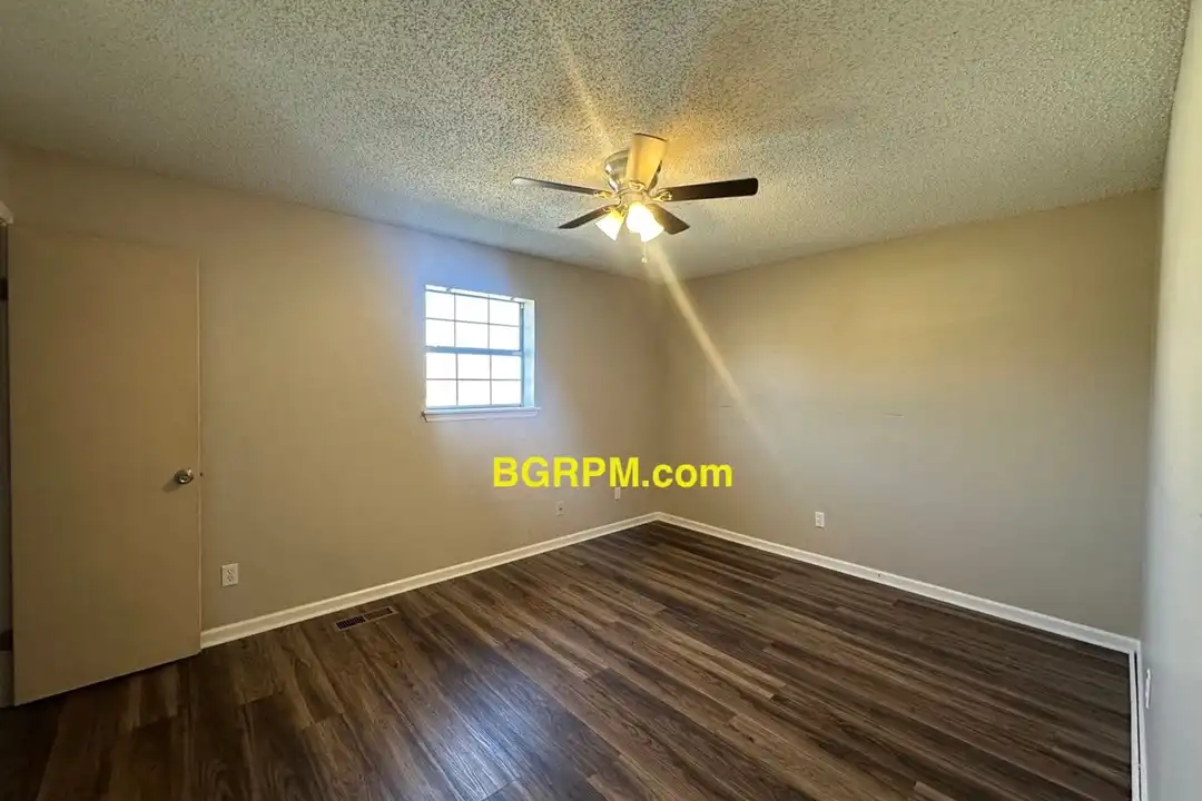 1099 W Elm St unit 1099 W Elm - B - More