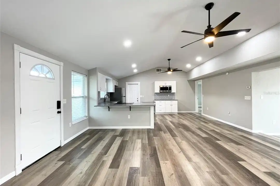 11241 Yewtree Ave - View 3