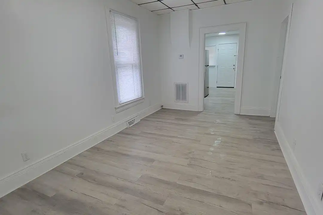 920 Hendrix Ave - More