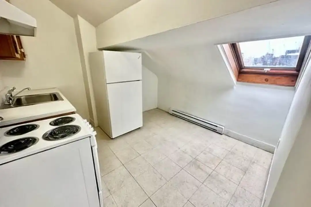 288 Hanover St - More