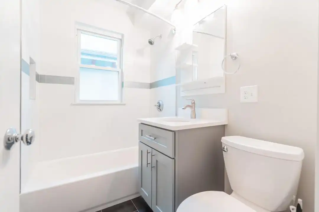 394 Centre St - More