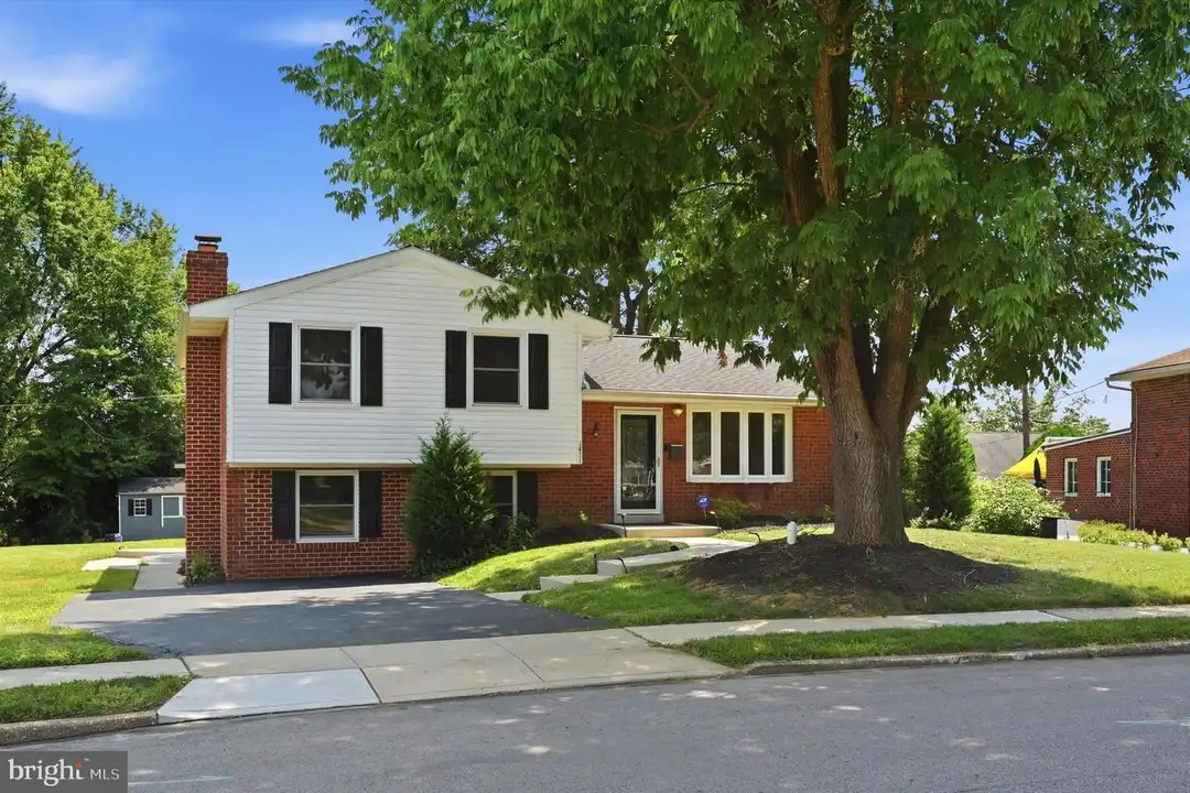 1411 Sandwood Rd – photo 1 of 15
