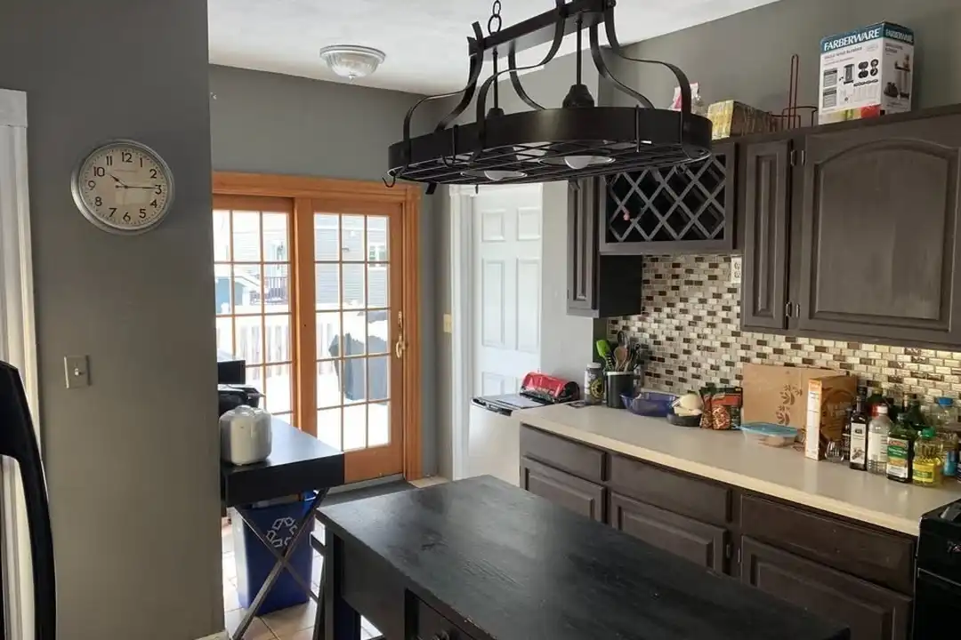 77 Sheridan Ave – photo 1