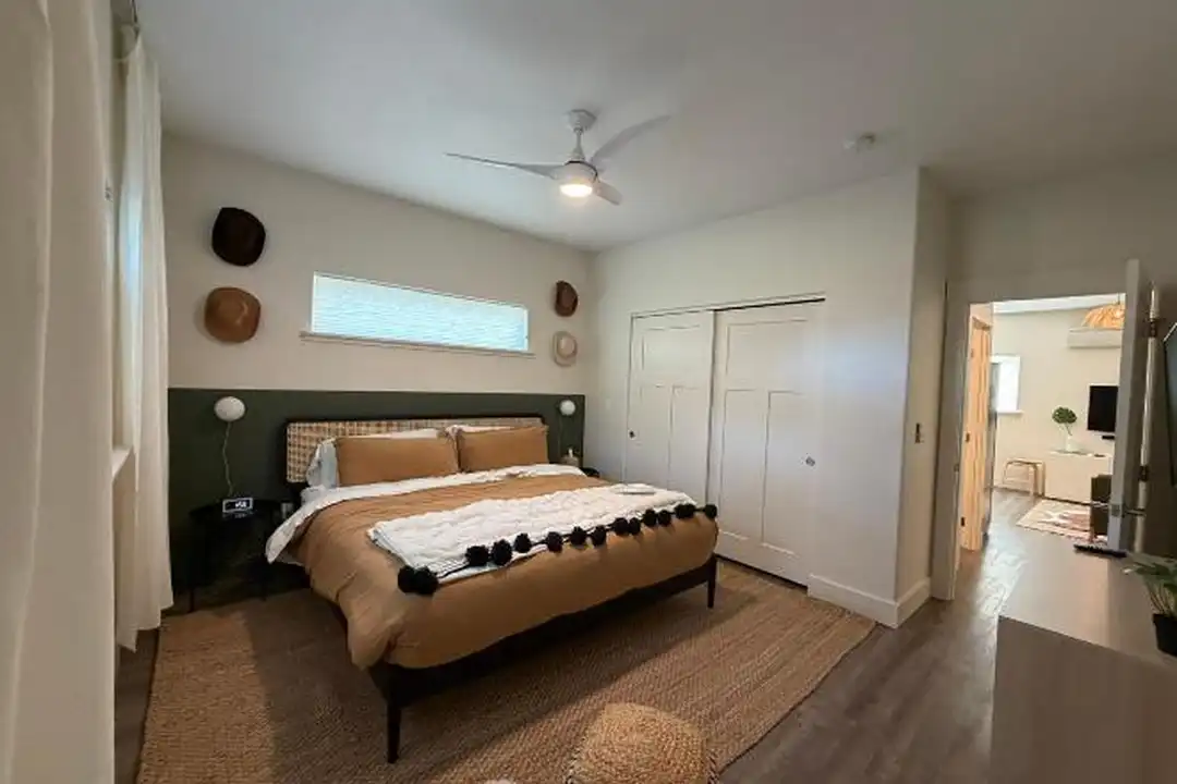 1012 SW 11th St - View 5