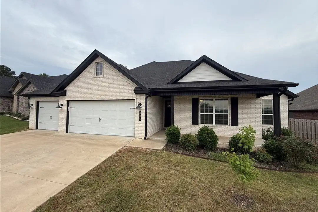 805 Carlock Dr - View 2