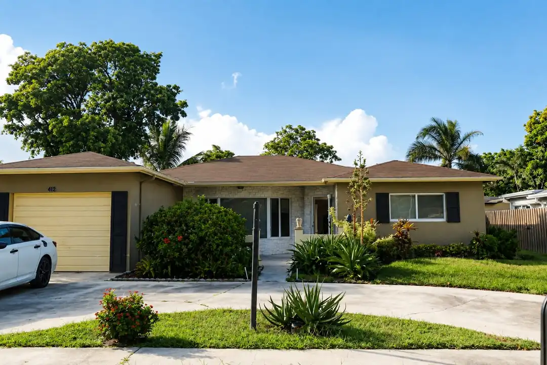 5160 SW 8th St – photo 1