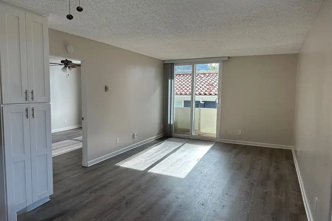 Herschel Apartments - View 5
