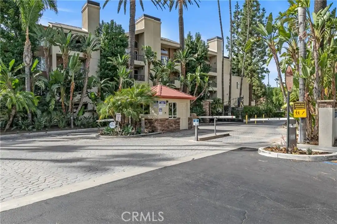 5500 Owensmouth Ave unit 317 - View 2