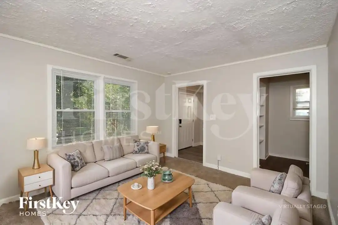 1800 Oakmont Dr NW - View 4