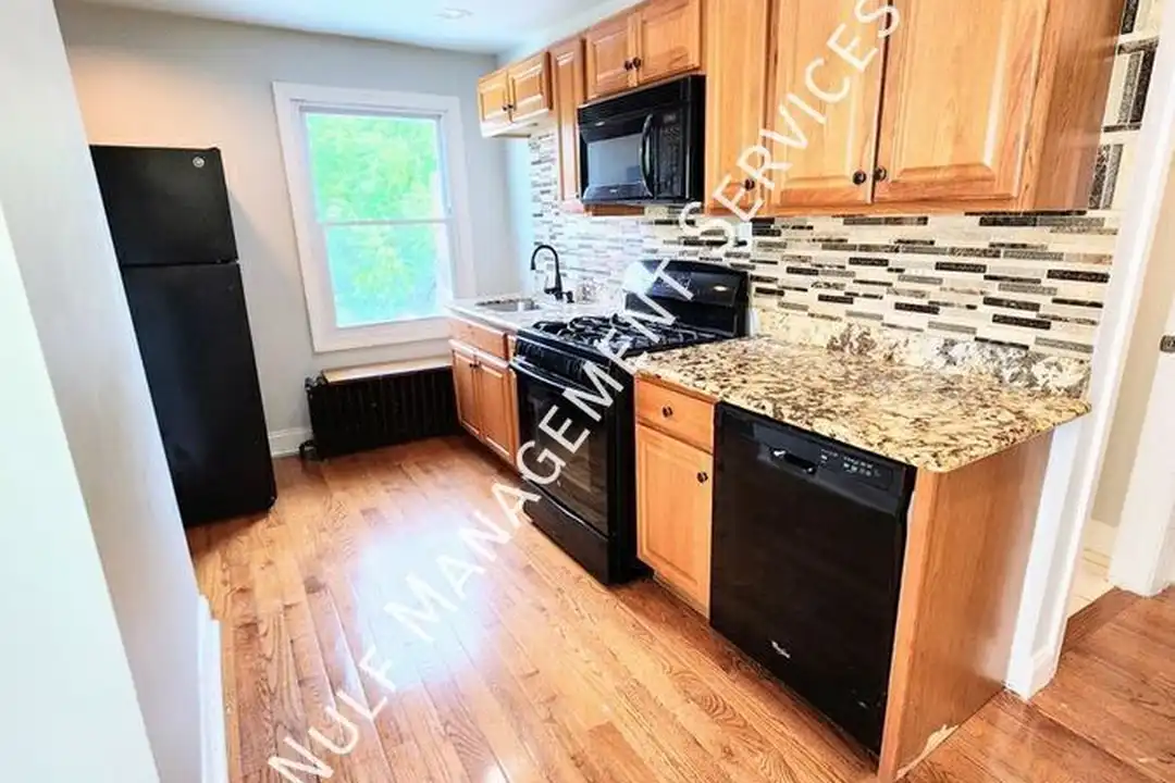 930 Portland St – photo 1