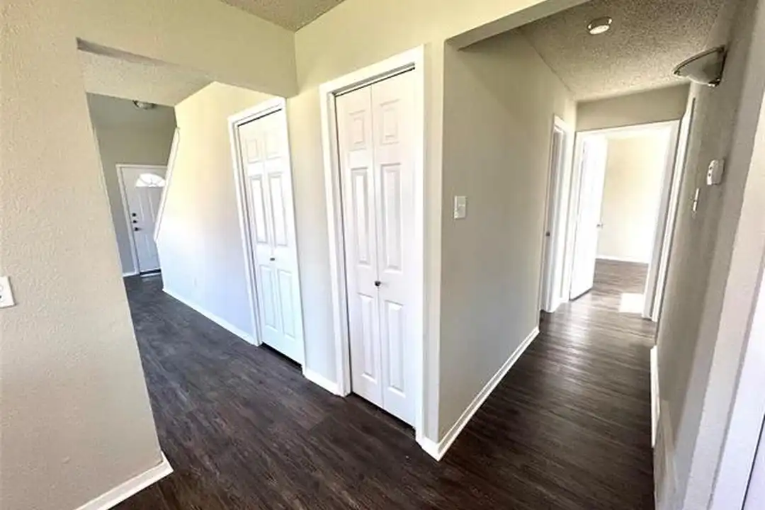 2508 S Center St - View 5