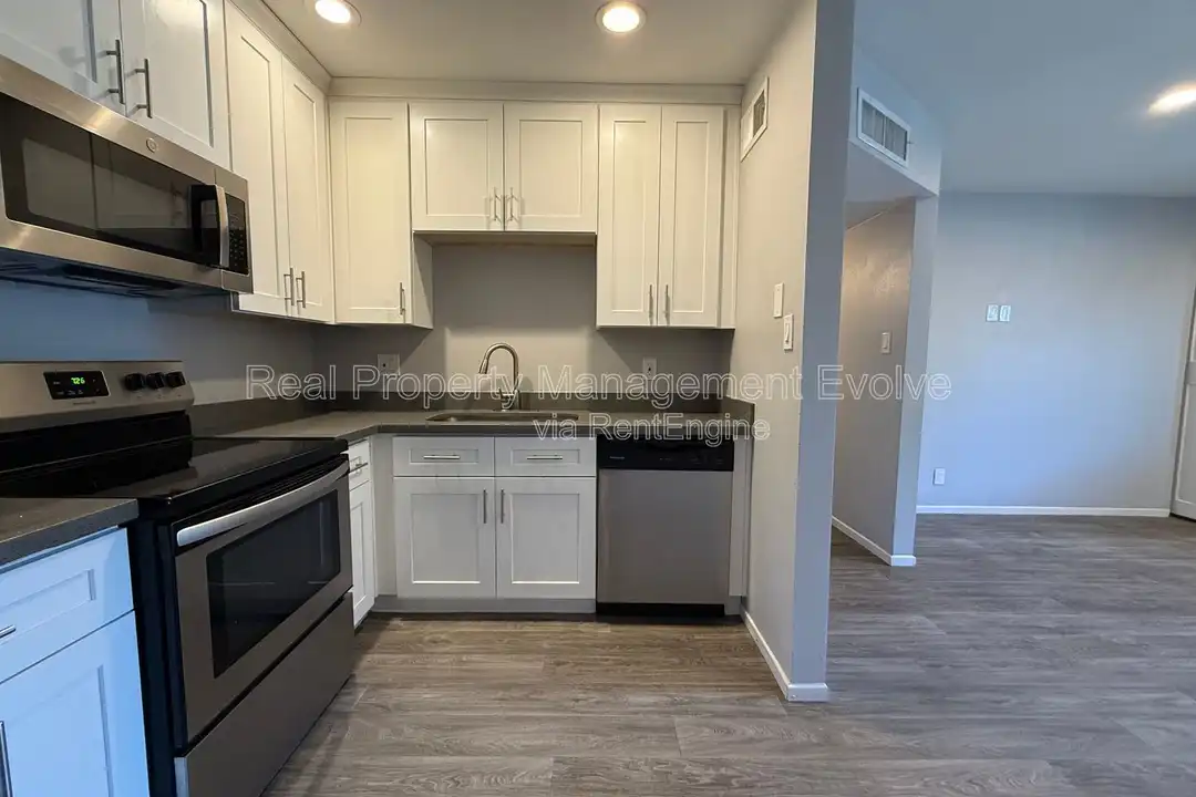 908 W 2nd St unit 6 - More