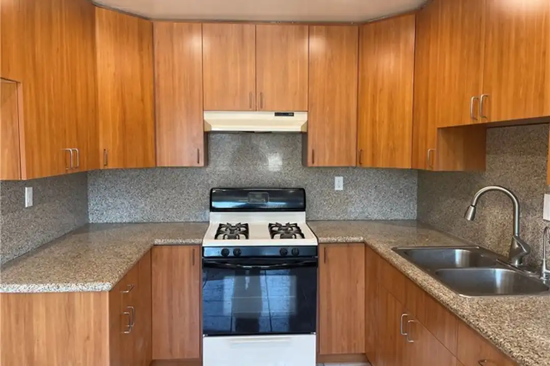 434 E Tujunga Ave unit J - More
