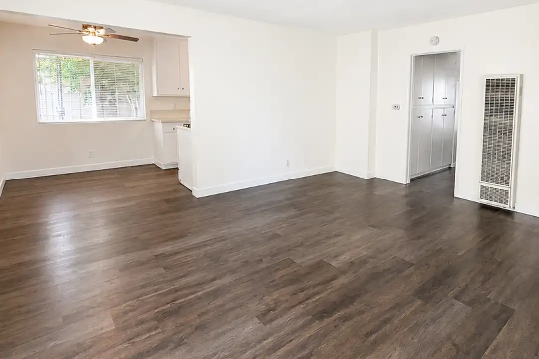 1750 Newport Ave unit 4 - View 6