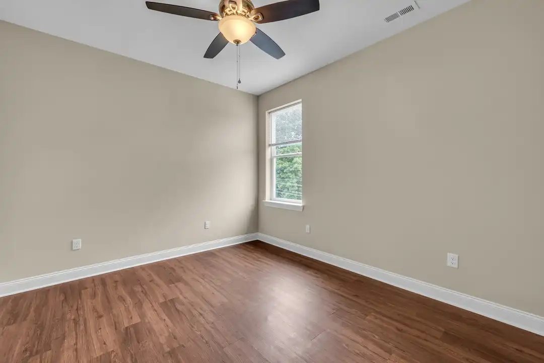 702 Moore St - More