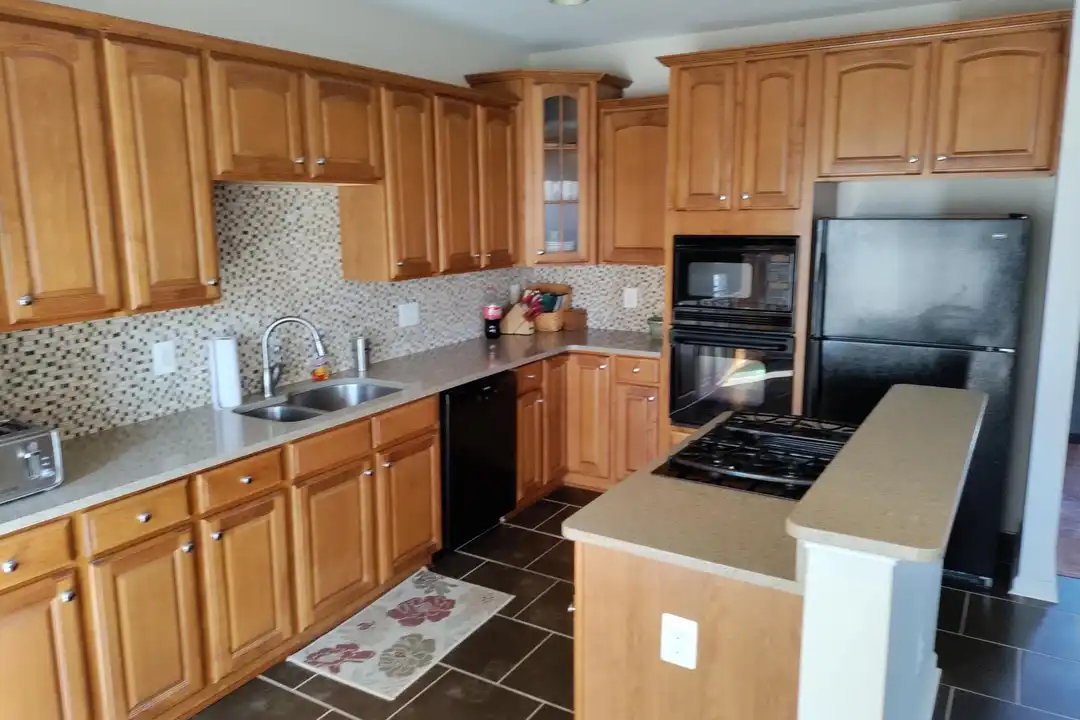 1202 Ellis Ave - View 2