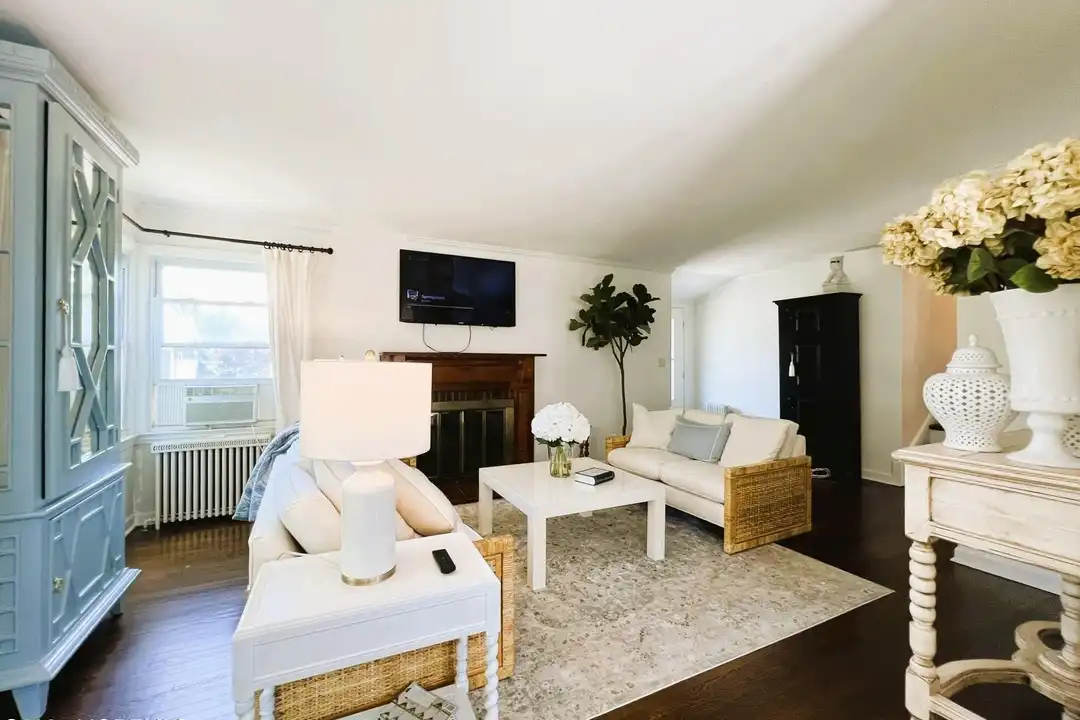 370 MacArthur Ave - View 5