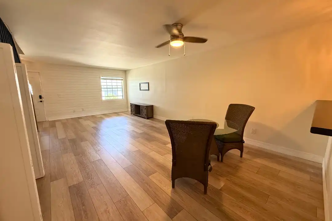 4821 W McElroy Ave unit 4821 – pohled 6