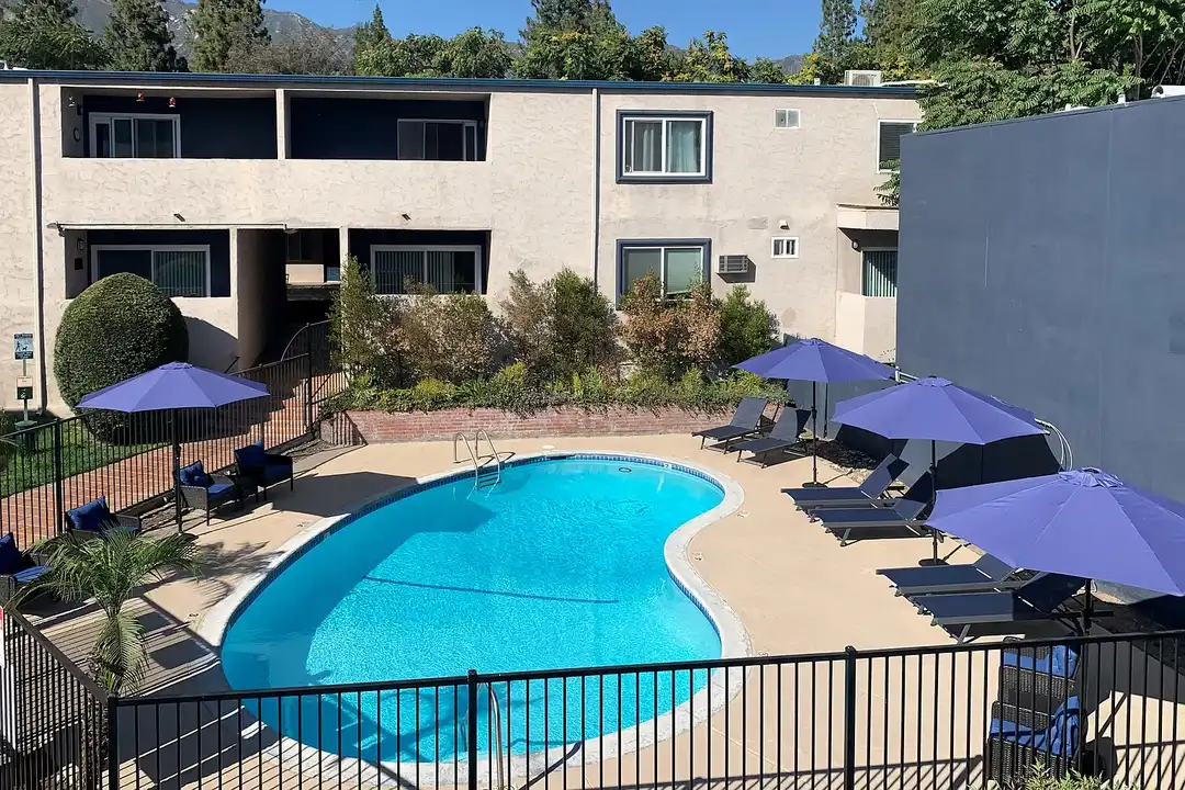 Americana La Crescenta - View 2