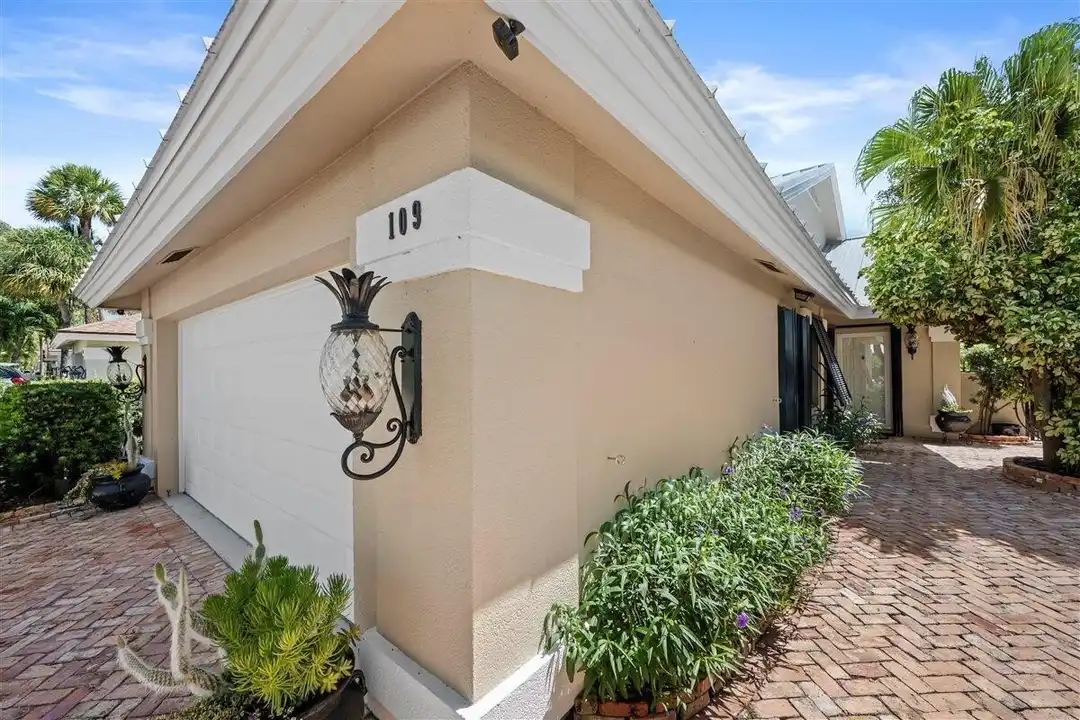 109 Seashore Dr - View 3