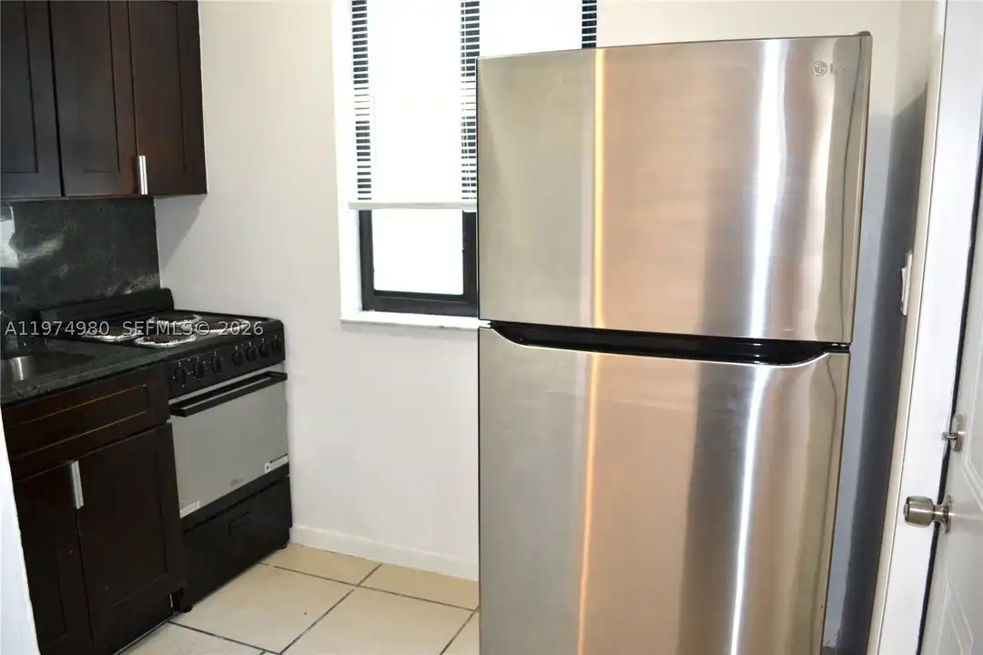 1035 SW 4th St #2 - More