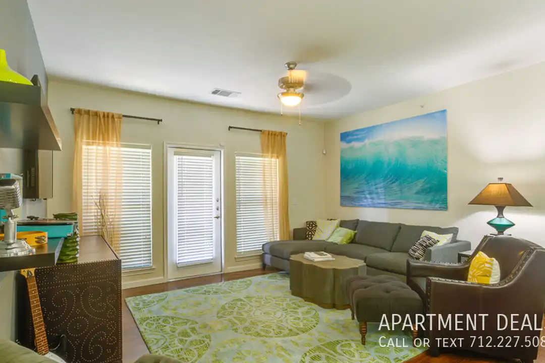 1232 W Grand Pkwy S - More