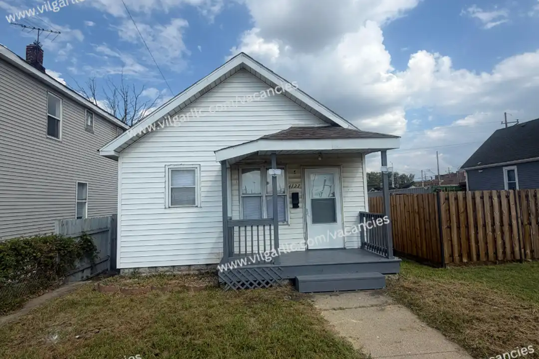 4727 Sheffield Ave – photo 1