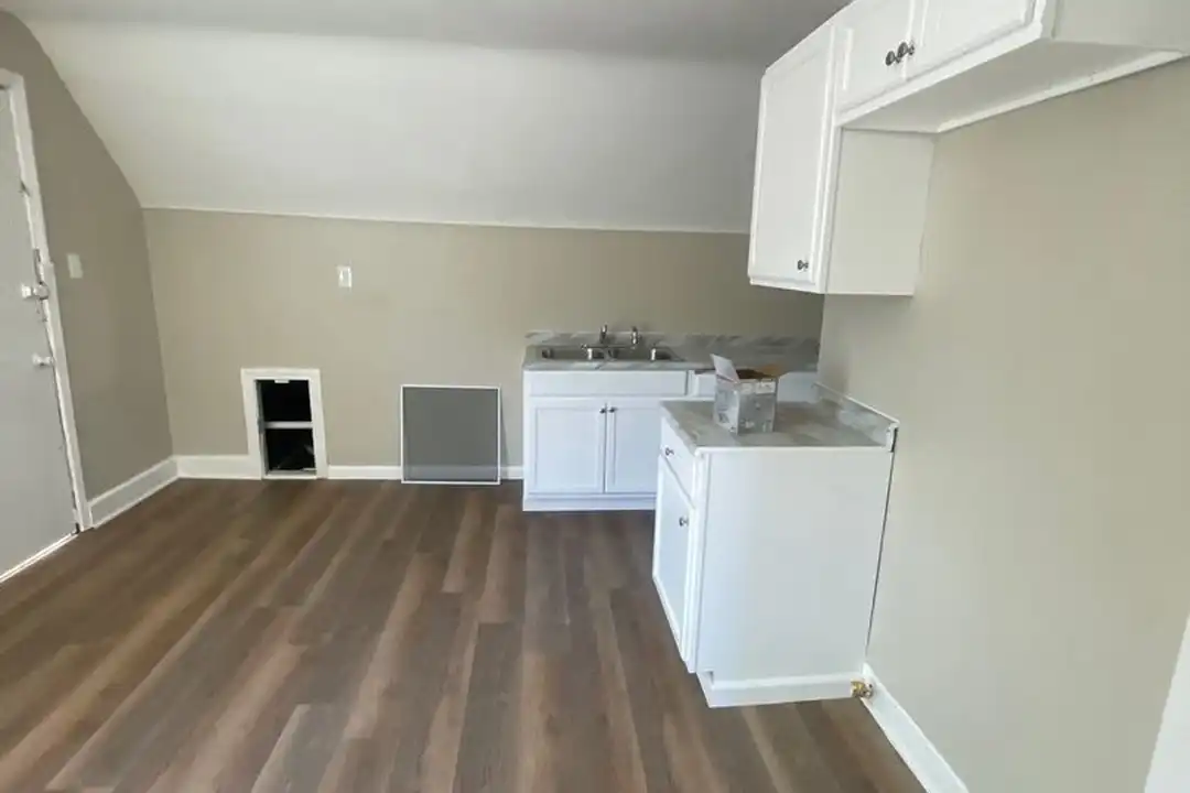 381 E 152nd St unit 381 E 152nd St #3, Cleveland, OH 44110 – photo 1