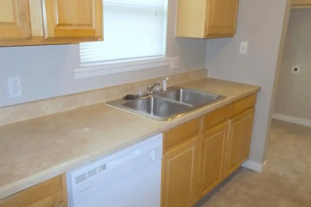 1502 Cardinal Dr - View 5