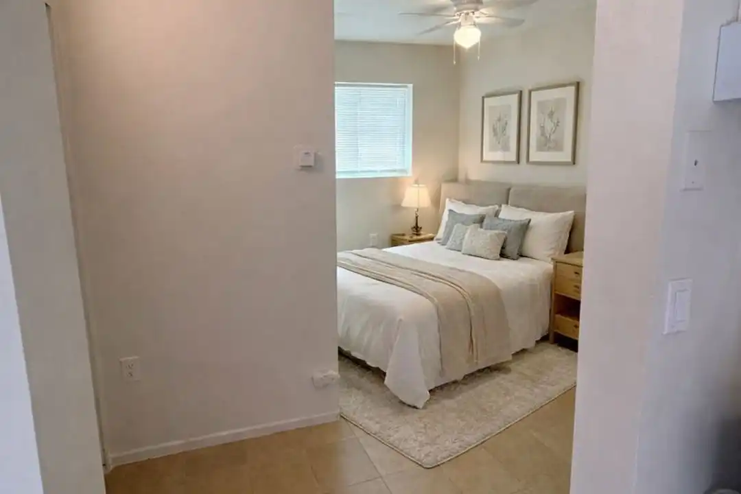 1498 E 6th St unit 7 – photo 1 of 10