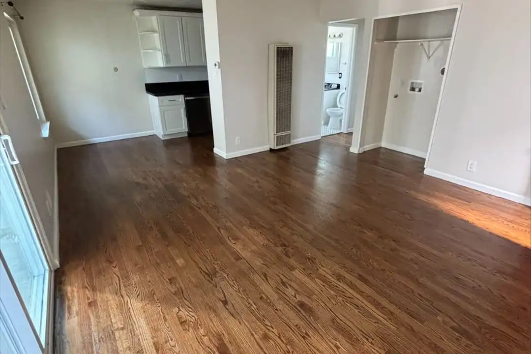 1607 Prince St unit 5 - More