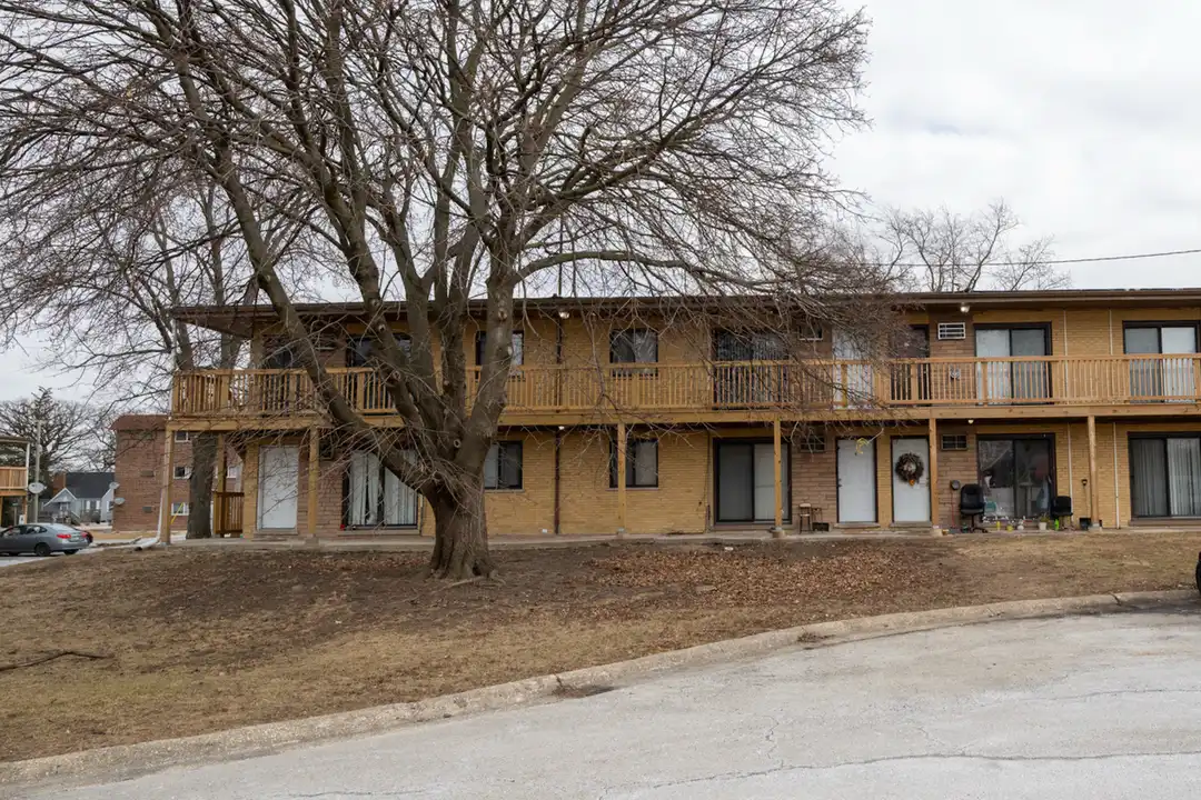 15311 Knox Ave – photo 1 of 10