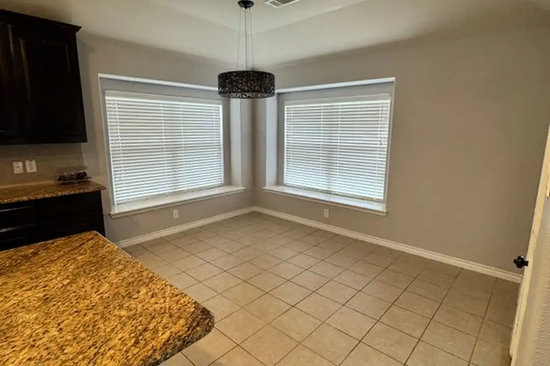 421 Commonwealth Dr - View 3