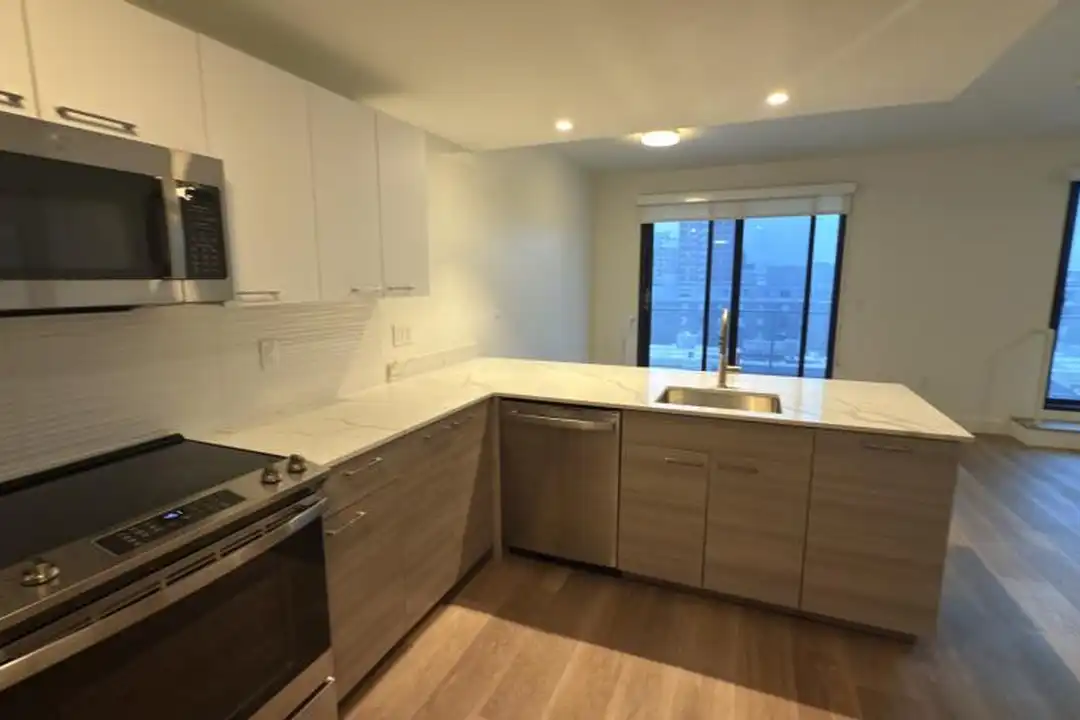 1077 Commonwealth Ave – pohled 6