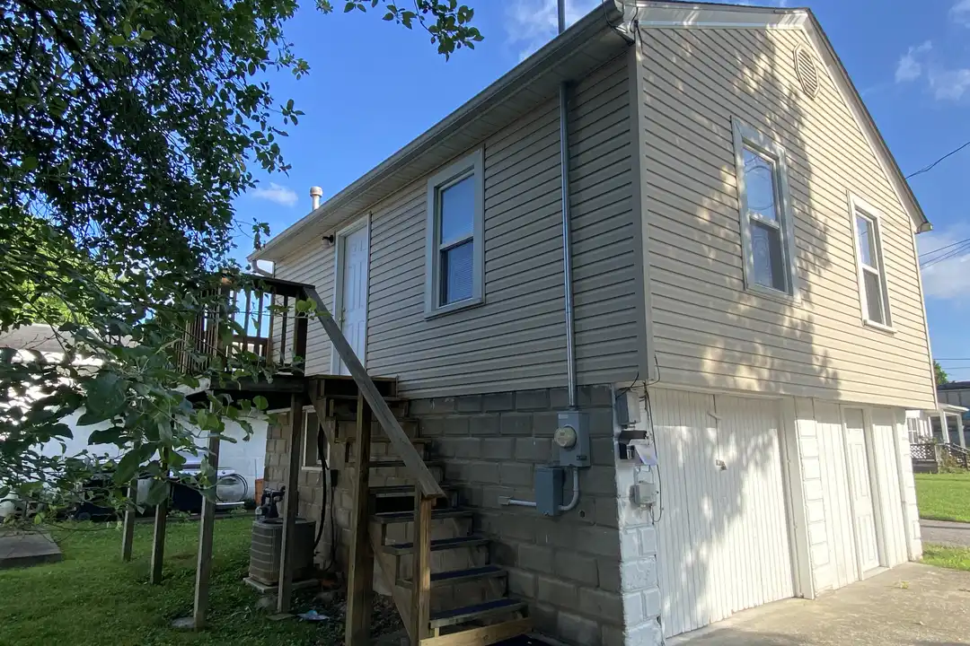 744 Lee St unit 744 REAR LEE ST – photo 1 of 10