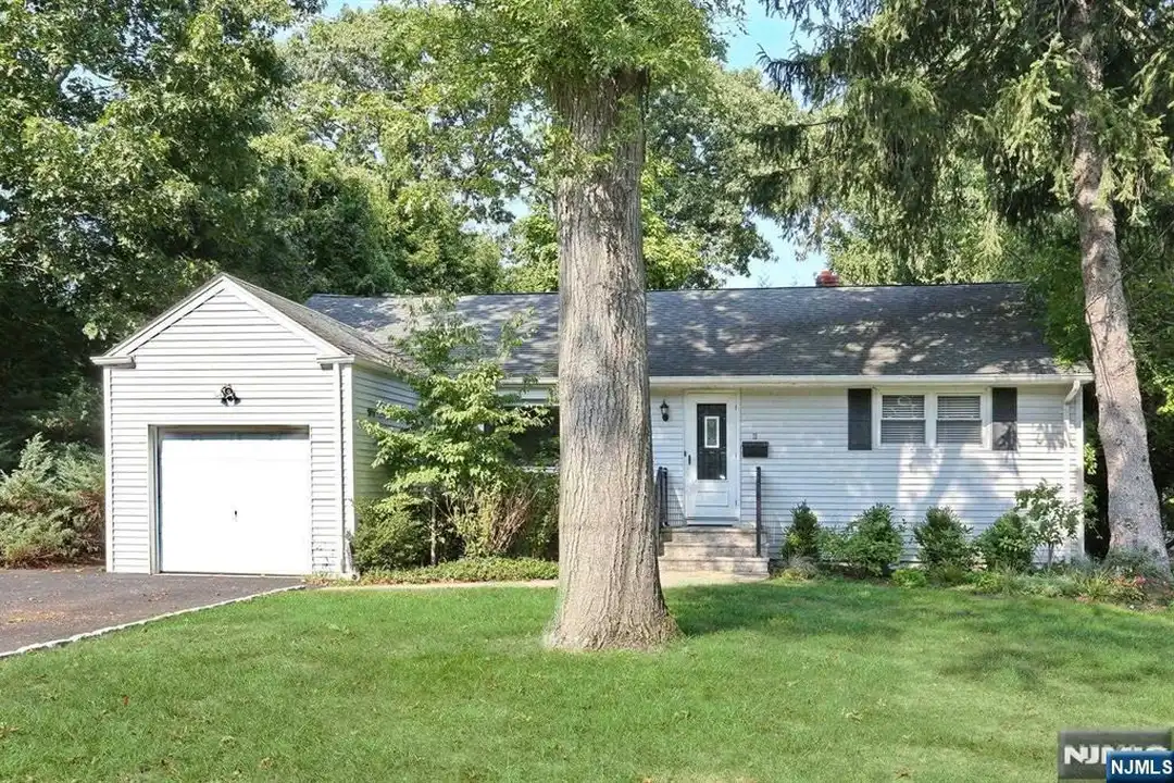 House in Cresskill - View 3