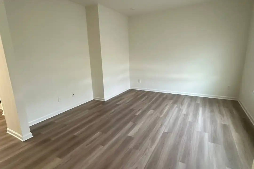 423 Bassett Ln - View 2