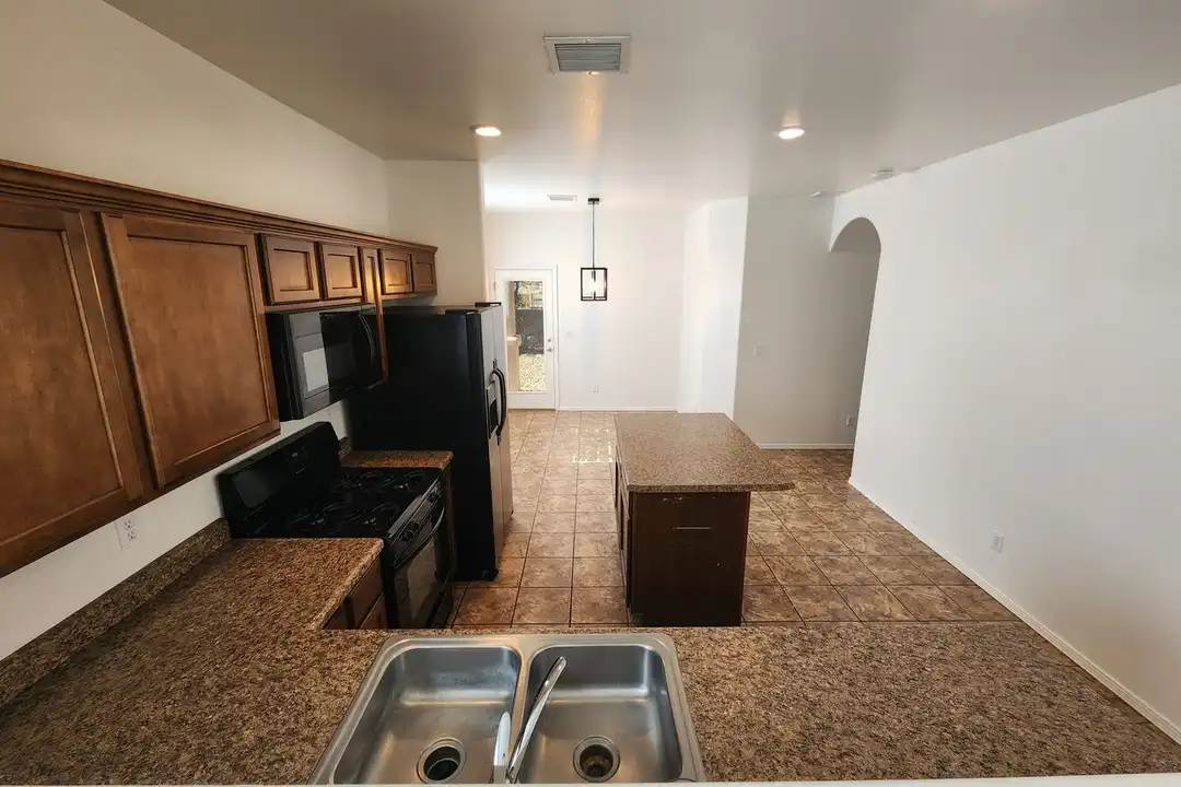 4942 Sherwood Rd - More