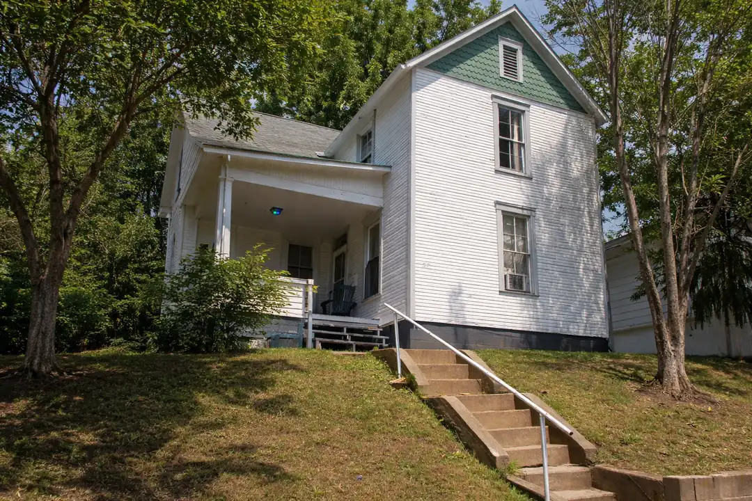 57 Franklin Ave unit A – photo 1
