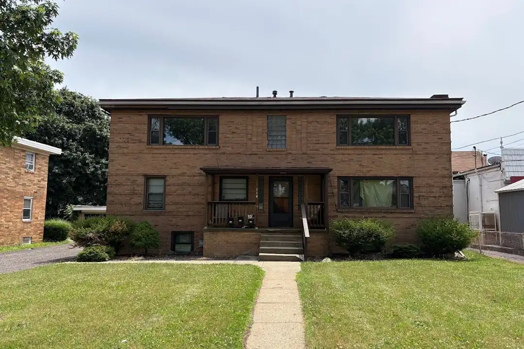 110 29th St NE – photo 1 of 7