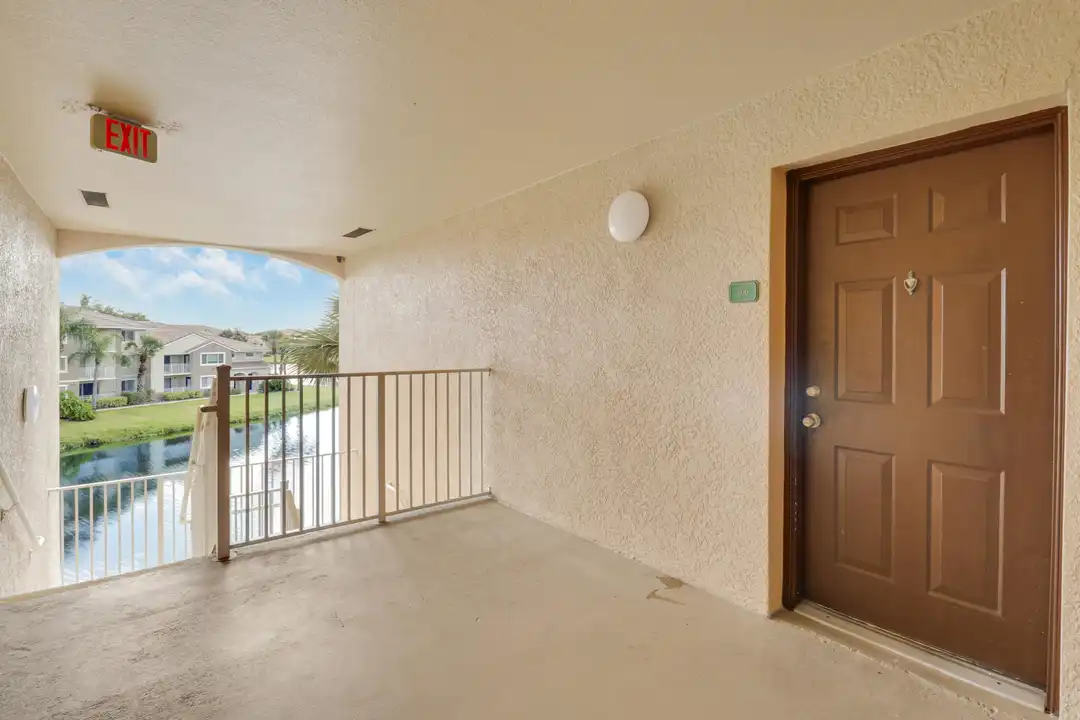 141 SW Palm Dr unit 306 - View 2